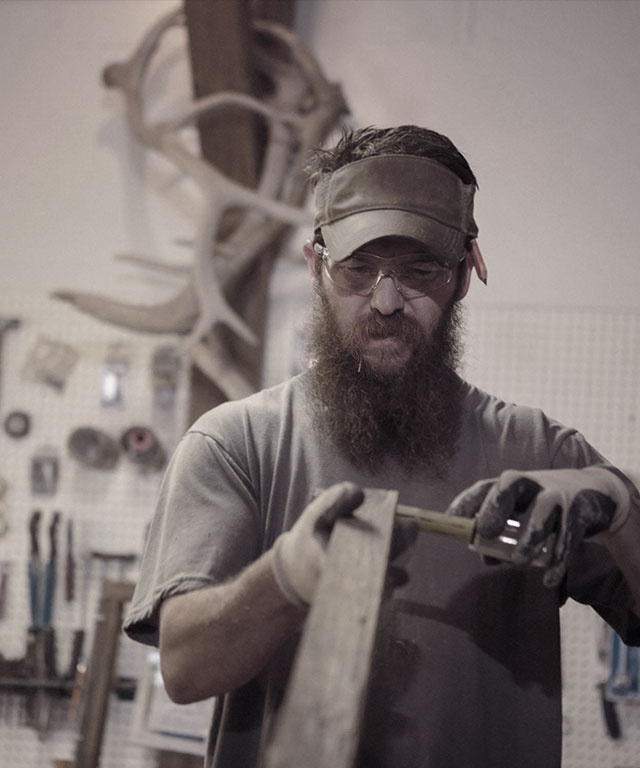 堅持、專注。無論外界環(huán)境如何變化，“匠人”對自己做的額事情，有著高度的堅守。